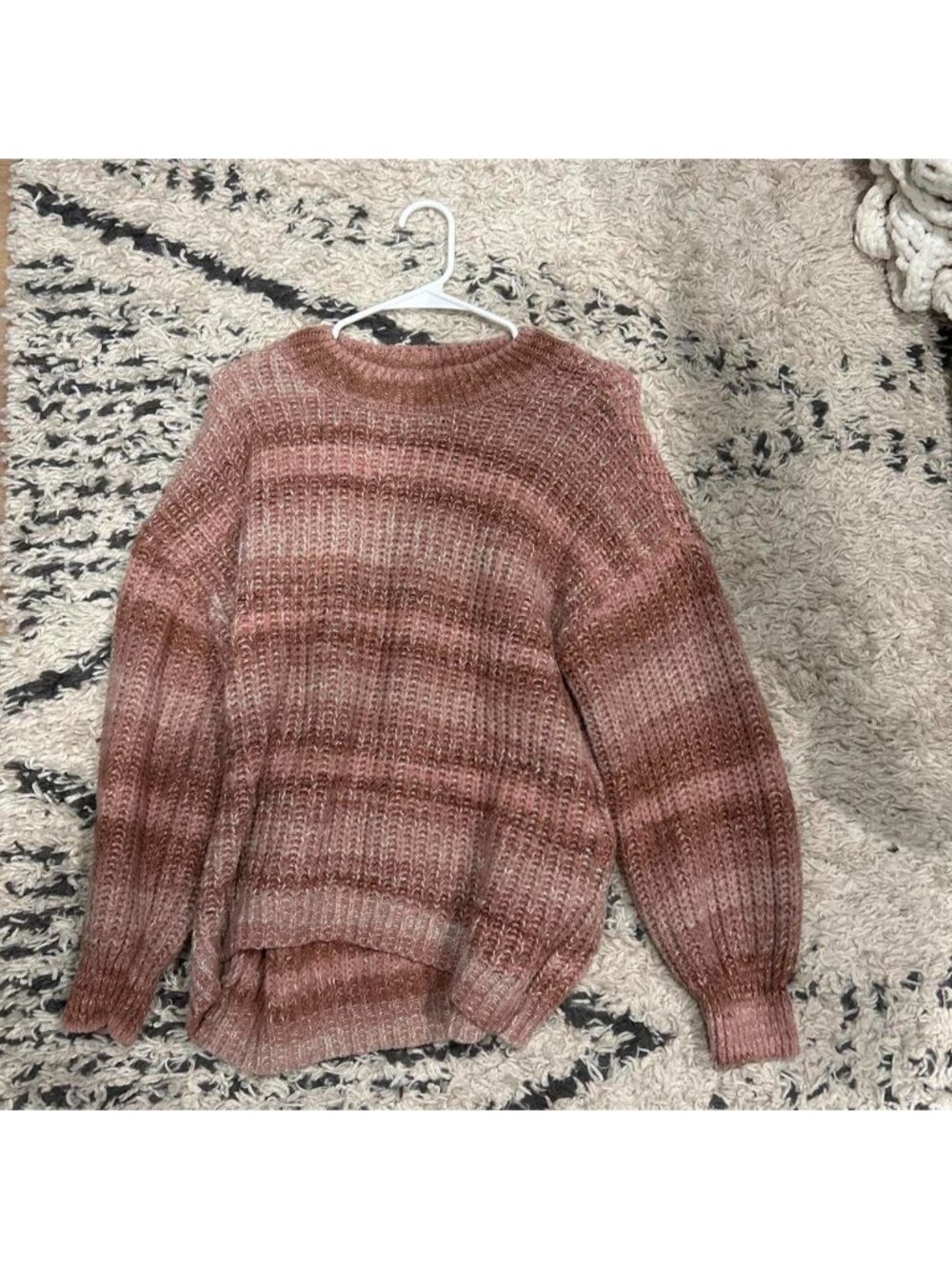 Pink and brown sweater Never worn before Size : Large